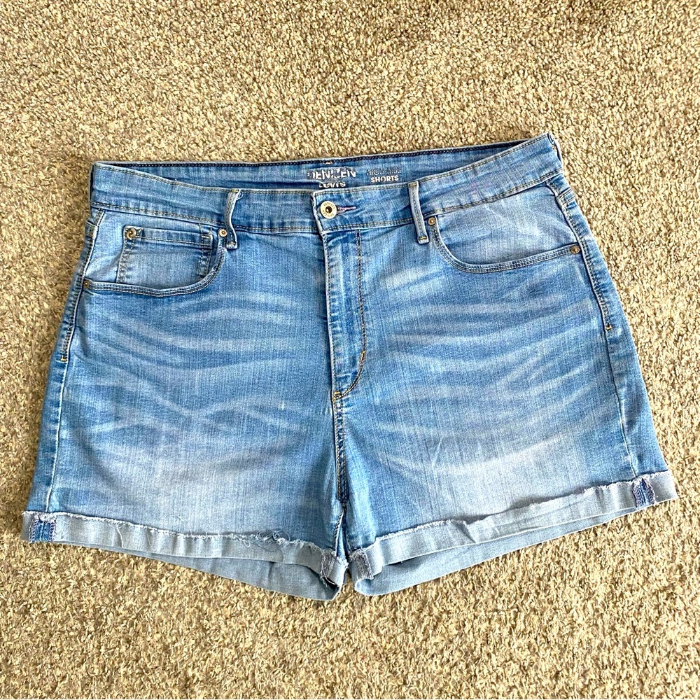 Denizen by Levi's Womens Light Wash Blue Jean Shorts /w Distressed Cuffed Design